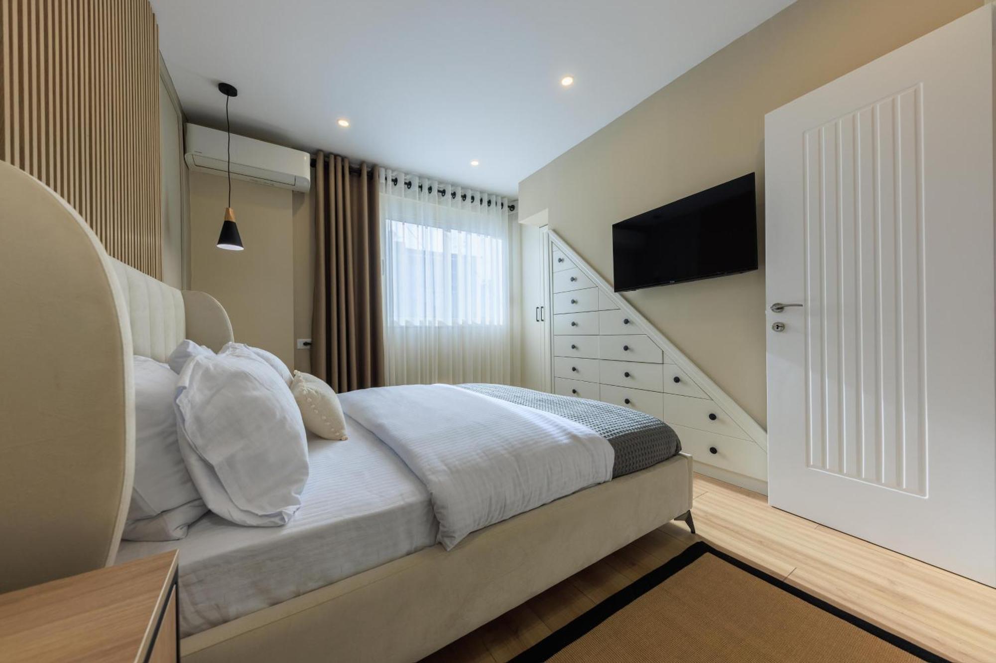 Syncron Centre Skyline Rooftop Tirana Apartments Bagian luar foto